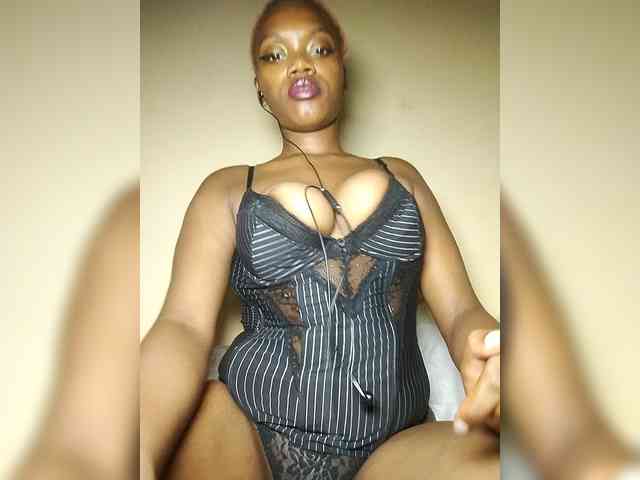 PinkDomina01 webcam