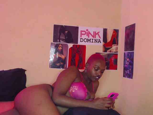 PinkDomina01 webcam