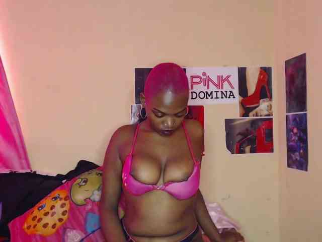 PinkDomina01 webcam