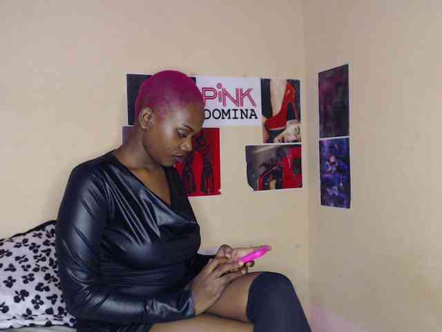 PinkDomina01 webcam