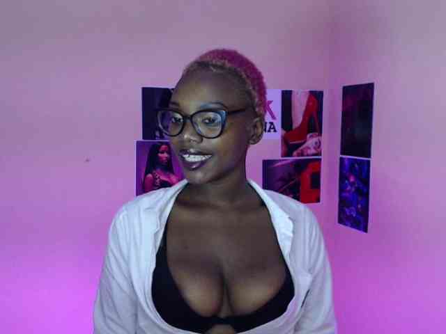 PinkDomina01 webcam