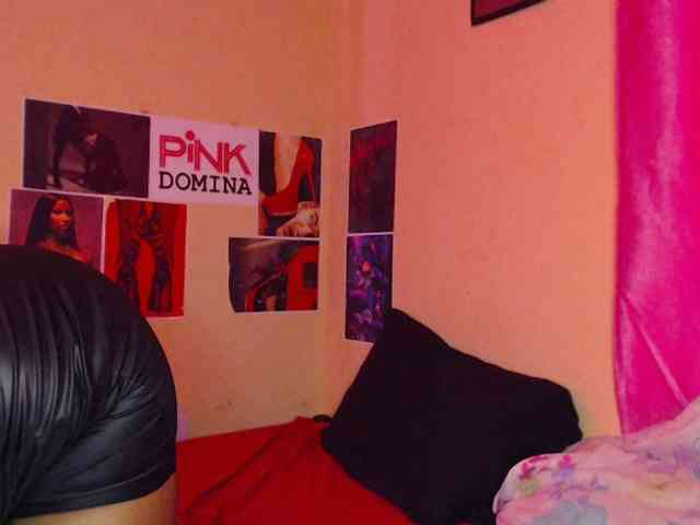 PinkDomina01 webcam