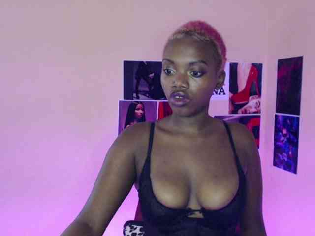 PinkDomina01 webcam