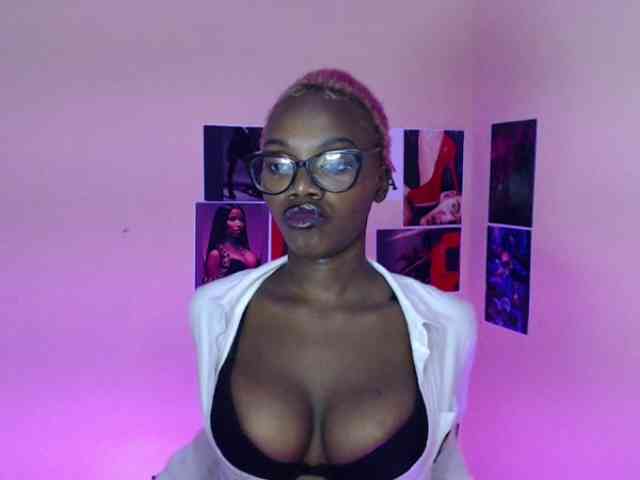 PinkDomina01 webcam