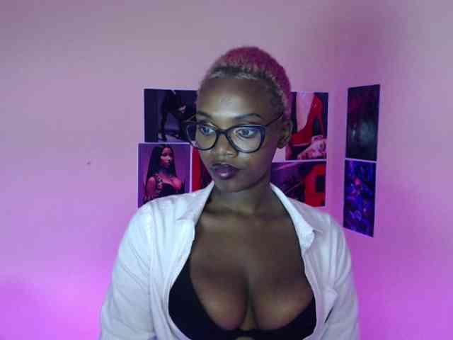 PinkDomina01 webcam
