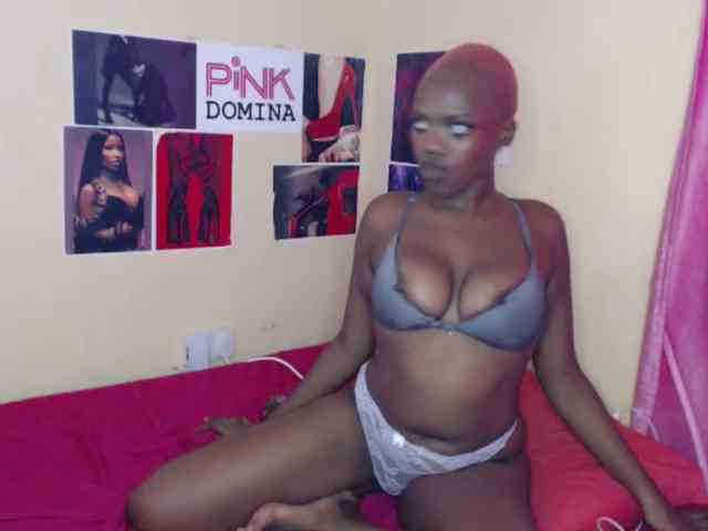 PinkDomina01 webcam