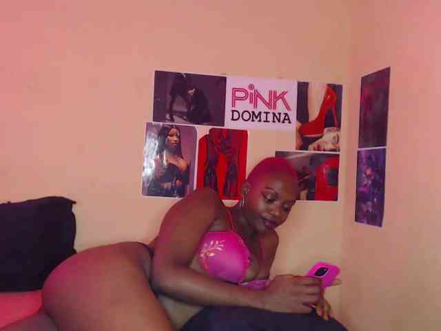 PinkDomina01 webcam