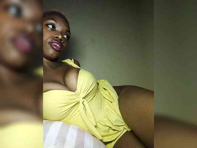 PinkDomina01 webcam