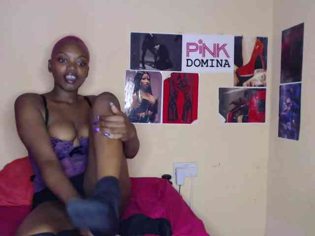 PinkDomina01 webcam