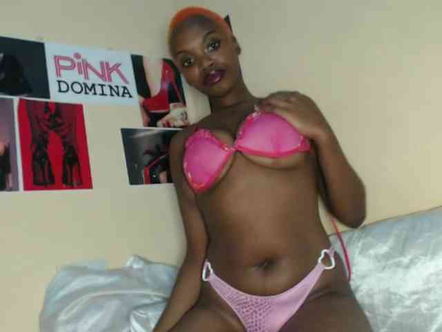 PinkDomina01 webcam