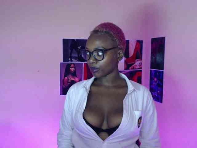PinkDomina01 webcam