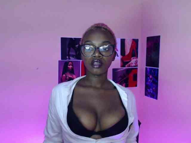 PinkDomina01 webcam