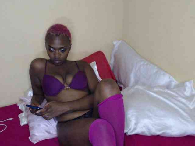 PinkDomina01 webcam