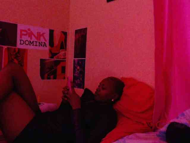 PinkDomina01 webcam