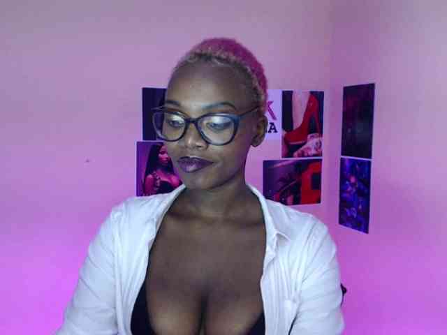 PinkDomina01 webcam