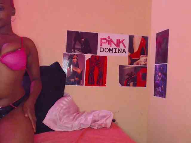 PinkDomina01 webcam