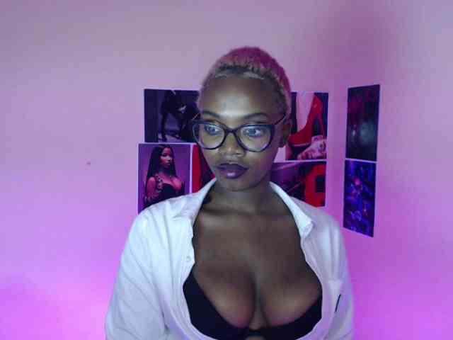 PinkDomina01 webcam