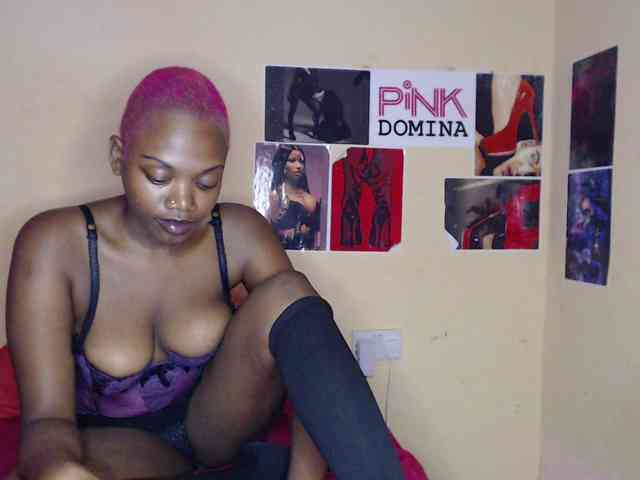 PinkDomina01 webcam
