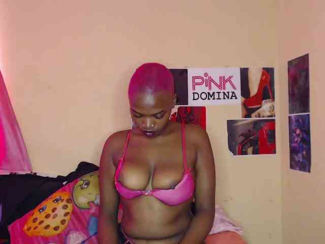 PinkDomina01 webcam