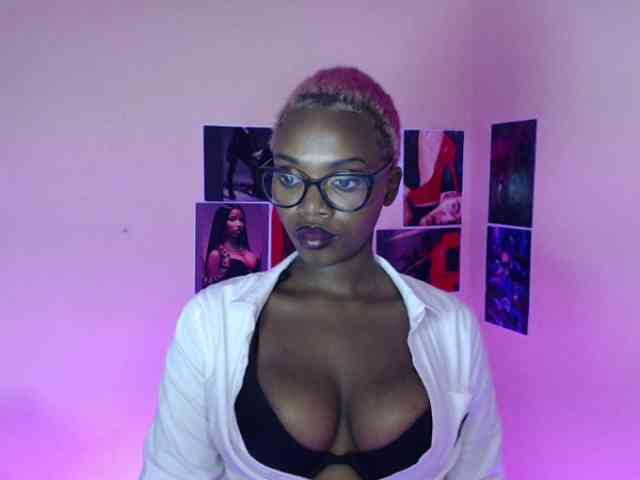 PinkDomina01 webcam