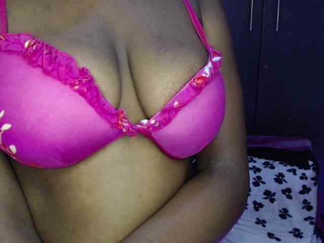 PinkDomina01 webcam