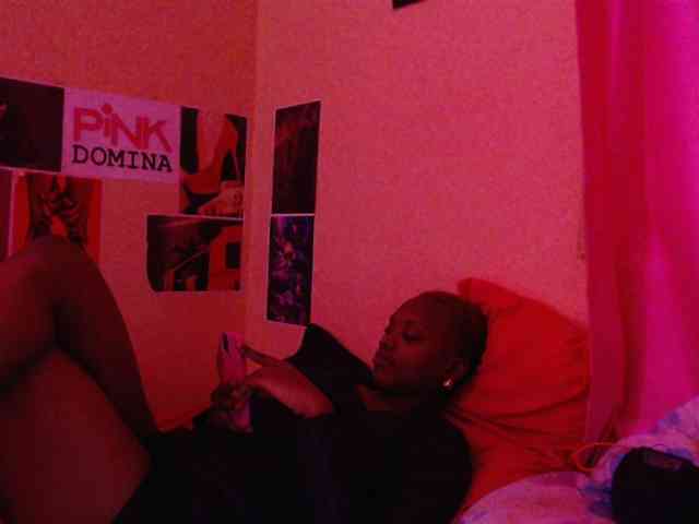 PinkDomina01 webcam