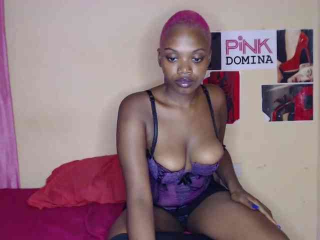 PinkDomina01 webcam