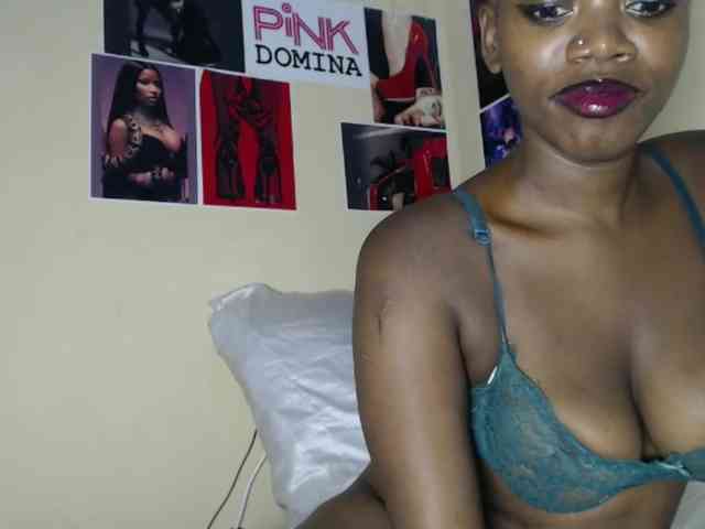 PinkDomina01 webcam