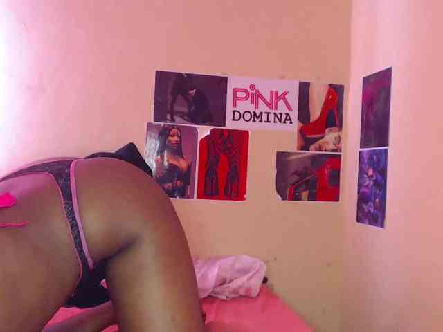 PinkDomina01 webcam