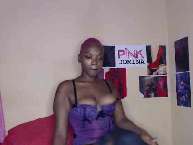 PinkDomina01 webcam