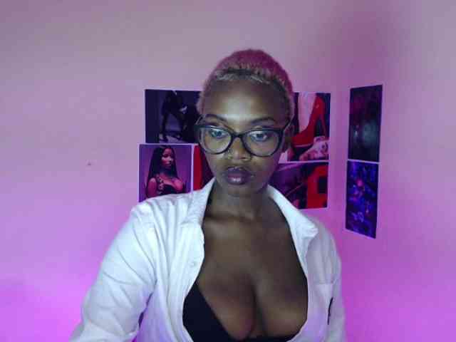 PinkDomina01 webcam