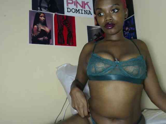 PinkDomina01 webcam