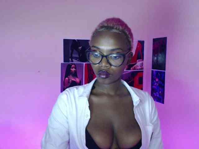PinkDomina01 webcam