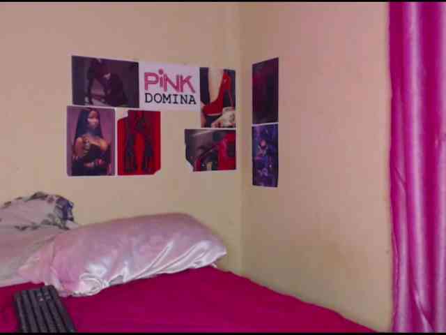 PinkDomina01 webcam