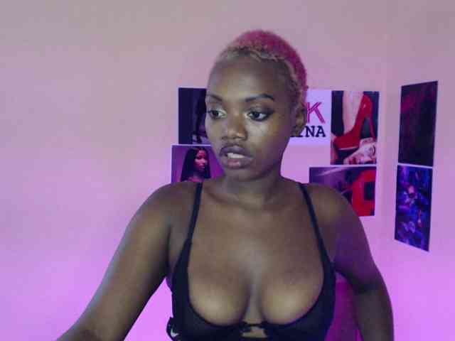 PinkDomina01 webcam