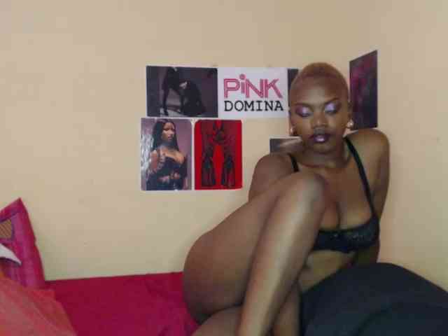 PinkDomina01 webcam