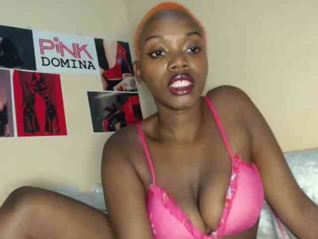 PinkDomina01 webcam