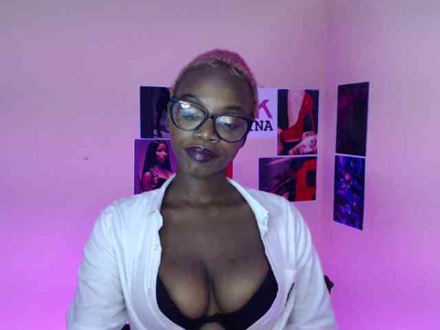 PinkDomina01 webcam