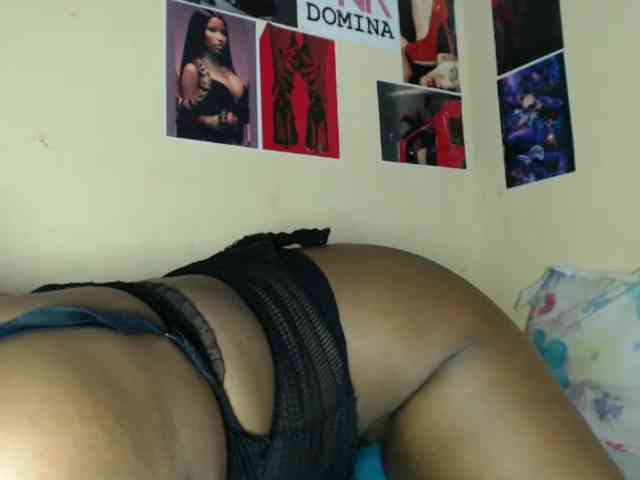 PinkDomina01 webcam