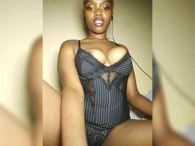 PinkDomina01 webcam