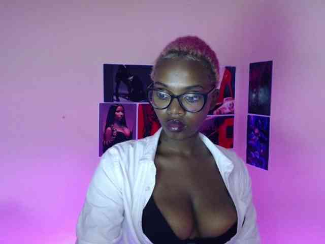 PinkDomina01 webcam