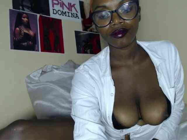 PinkDomina01 webcam