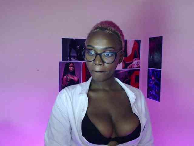 PinkDomina01 webcam