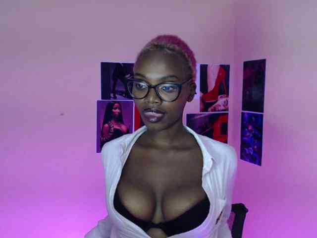 PinkDomina01 webcam