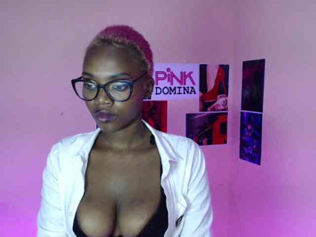 PinkDomina01 webcam