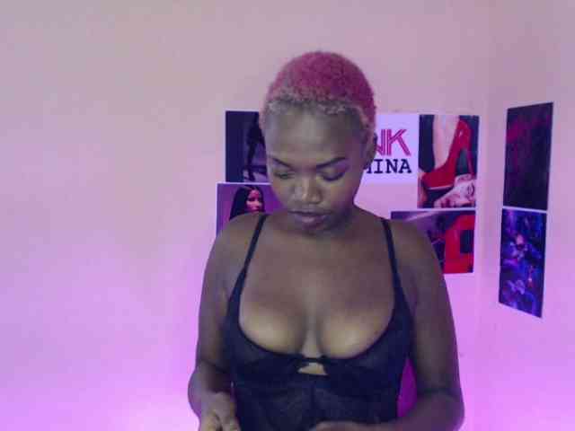 PinkDomina01 webcam