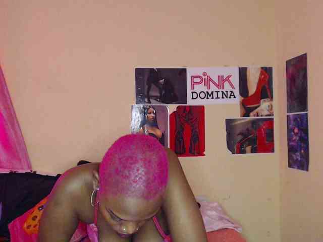 PinkDomina01 webcam