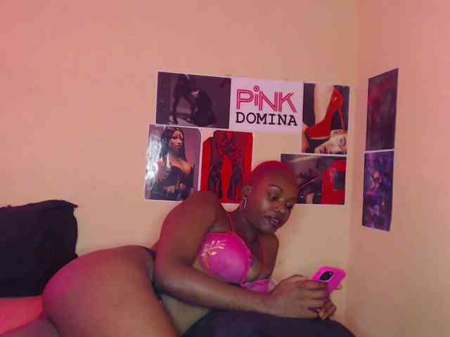 PinkDomina01 webcam
