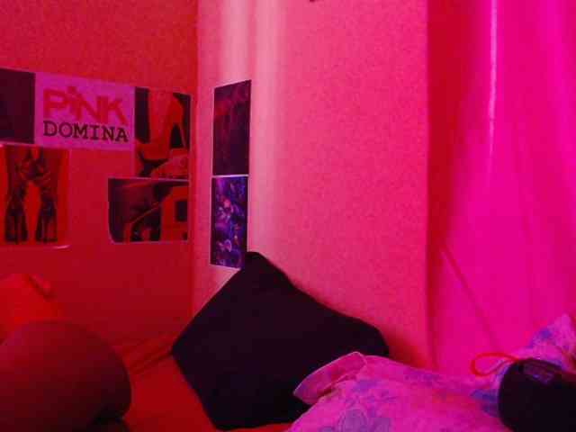 PinkDomina01 webcam