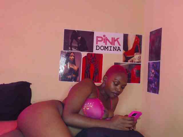 PinkDomina01 webcam